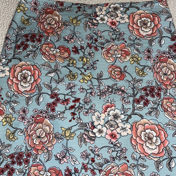 Loft Flower Print Pencil Skirt - Never Worn - Picture 2 of 5
